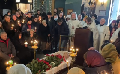 Κηδεία Αλεξέι Ναβάλνι: Πλήθος κόσμου στο τελευταίο «αντίο», υπό τον φόβο συλλήψεων
