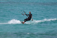 Σαντορίνη: 42χρονος έκανε kite surf και χάθηκε στη θάλασσα, τον βρήκαν σε βραχονησίδα