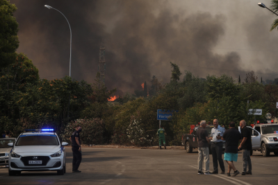 Φωτιά στη Βαρυμπόμπη: Ποιοι δρόμοι είναι κλειστοί