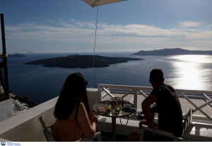 Κικίλιας: 18 δισ. ευρώ τα έσοδα για τον ελληνικό τουρισμό φέτος