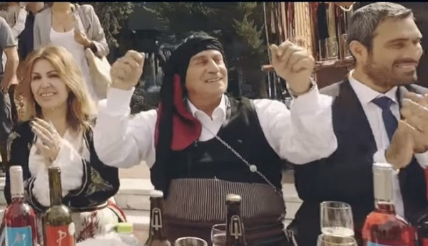 Ο Παναγιώτης Ψωμιάδης παίζει σε βίντεο κλιπ .. τον Πόντιο συμπέθερο (video)