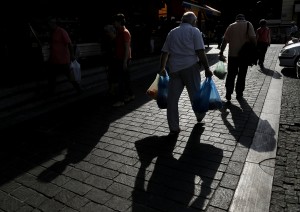 Και στην Ιταλία οι πολίτες πληρώνουν τις πλαστικές σακούλες