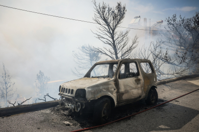 Φωτιά στη Βούλα: Μετρούν πληγές από την πρώτη μεγάλη πυρκαγιά του καλοκαιριού σε αστικό ιστό (βίντεο)