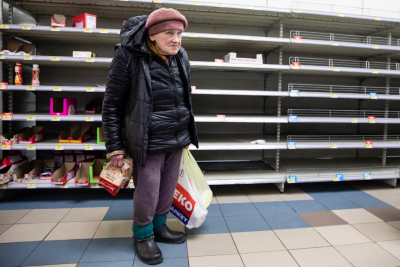 Ουκρανία: Πανικόβλητοι οι κάτοικοι στο Χάρκοβο, «άδεια τα ράφια δεν βρήκα ούτε μακαρόνια ούτε ζάχαρη»