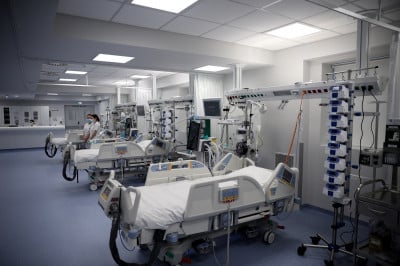 Αττική: Στο «κόκκινο» τα νοσοκομεία, πόσες ΜΕΘ είναι ακόμη κενές