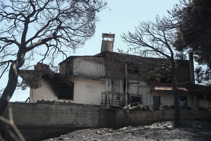 Φωτιά στην Πεντέλη: 54 κατοικίες κρίθηκαν επικίνδυνες για χρήση
