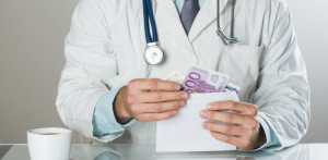 Κρήτη: Γιατρός συνελήφθη με το «φακελάκι» στο χέρι
