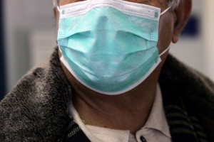 Οι επιστήμονες προειδοποιούν: Η χρήση μάσκας μπορεί να δώσει ένα «απατηλό αίσθημα ασφάλειας»