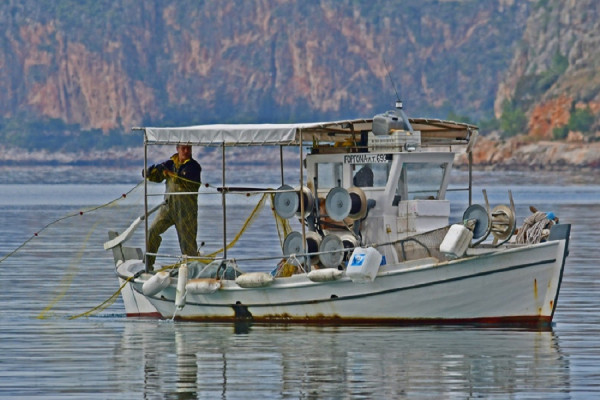 Κάλυμνος: Έβγαλαν όπλα σε Έλληνες ψαράδες οι τούρκοι λιμενικοί (vid)