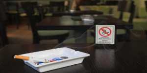 Απαγορεύεται το κάπνισμα και στα αίθρια