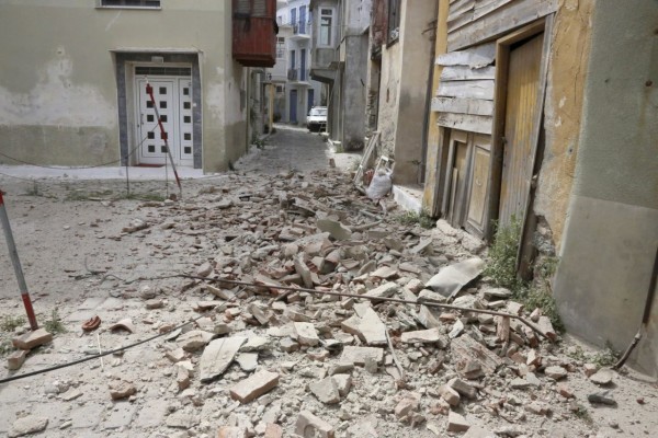 Σεισμός στη Λέσβο: Νεκρή ανασύρθηκε από τα ερείπια 45χρονη γυναίκα