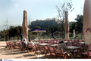 Δήμος Αθηναίων: Ανακατασκευάστηκε η πλατεία του Θησείου