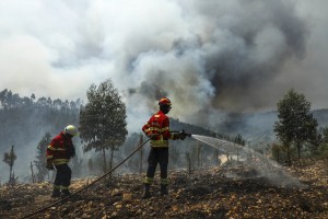 Υπό έλεγχο έχουν τεθεί οι δύο μεγάλες πυρκαγιές που μαίνονταν στην Πορτογαλία