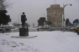 Και σεισμός στη χιονισμένη Θεσσαλονίκη