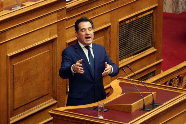 Γεωργιάδης στη Βουλή: «Είστε τεράστιοι πολιτικοί απατεώνες»