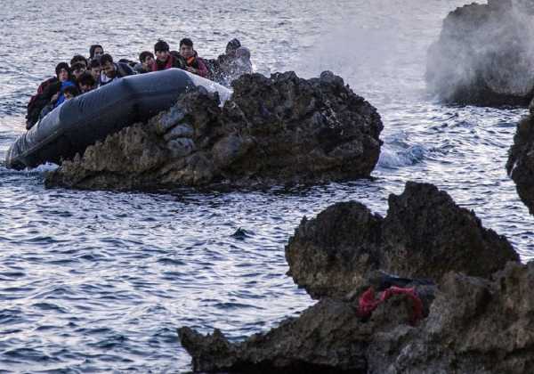 Πάνω από 50 νέοι πρόσφυγες αποβιβάστηκαν στη Χίο