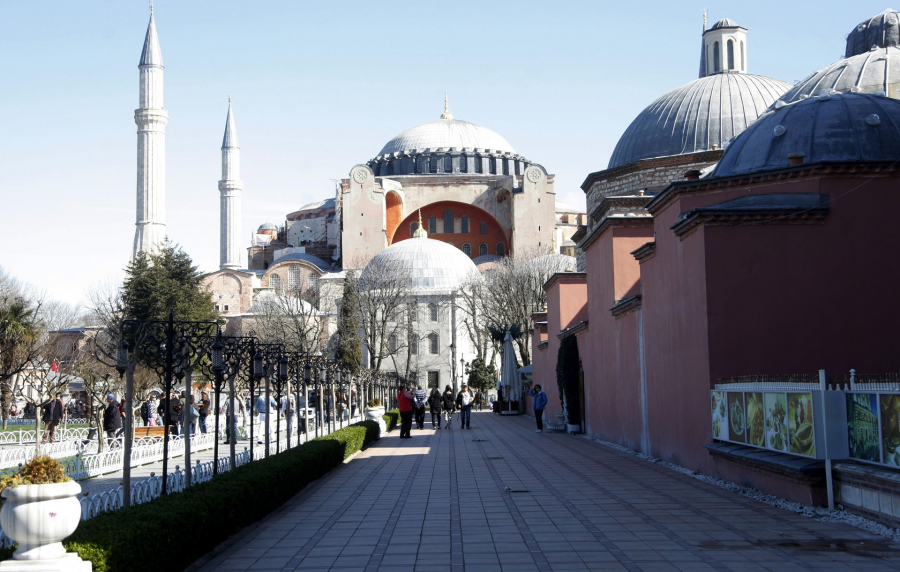 Νέα πρόκληση Ερντογάν: Εγκαινίασε Μεντρεσέ δίπλα στην Αγία Σοφία