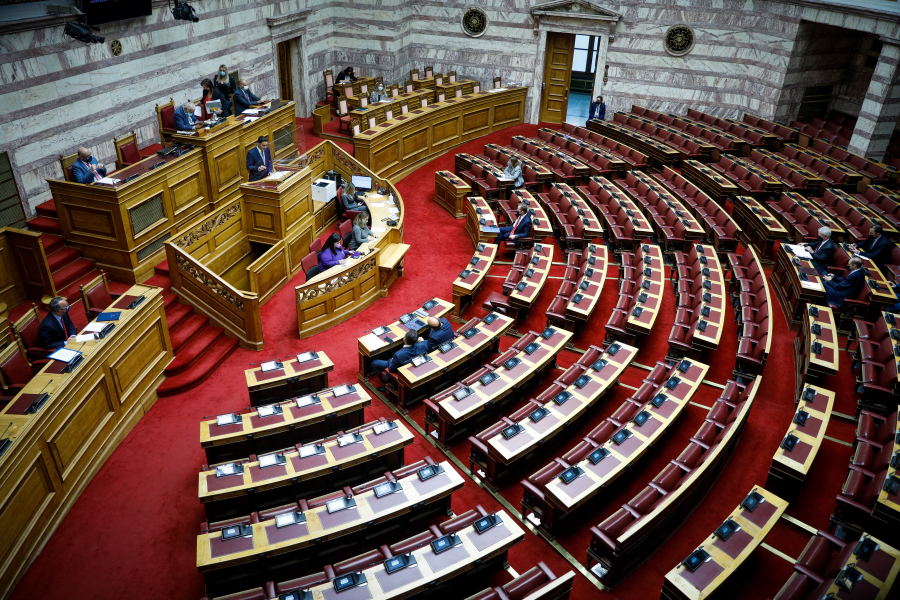 Βουλή: Με τις ψήφους της ΝΔ «πέρασε» το νομοσχέδιο για τις λαϊκές αγορές
