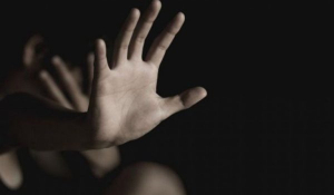 Σοκ στη Σκιάθο:43χρονη κατήγγειλε οτι την βίασε ο πρώην σύζυγος της, είχε απειλήσει να τη σκοτώσει