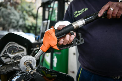Fuel Pass 2: Ανοίγει η πλατφόρμα για τις αιτήσεις - Ποιοι και πως θα πάρουν το επίδομα βενζίνης, όλη η απόφαση