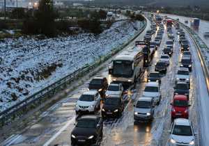 Απαγόρευση κυκλοφορίας για βαρέα οχήματα στην εθνική οδό Αθηνών – Πατρών