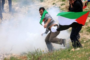 Δεκάδες τραυματίες σε συγκρούσεις Παλαιστίνιων με τις ισραηλινές δυνάμεις