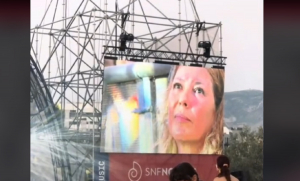 Η συγκινητική αφιέρωση του Good Job Nicky στην μητέρα του Σοφία Αλιμπέρτη που την έκανε να κλάψει (βίντεο)