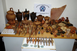Αρχαιοκάπηλος κατείχε απίστευτο θησαυρό μεγάλης αξίας - Συνελήφθη λίγο πριν την πώληση έναντι 600.000 ευρώ (ΕΙΚΟΝΕΣ)