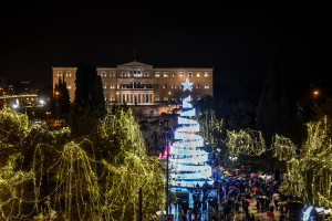 Ανάβει την Τρίτη 10/12 το Χριστουγεννιάτικο δέντρο στο Σύνταγμα - Ποιες εκδηλώσεις ετοιμάζει ο Δήμος Αθηναίων
