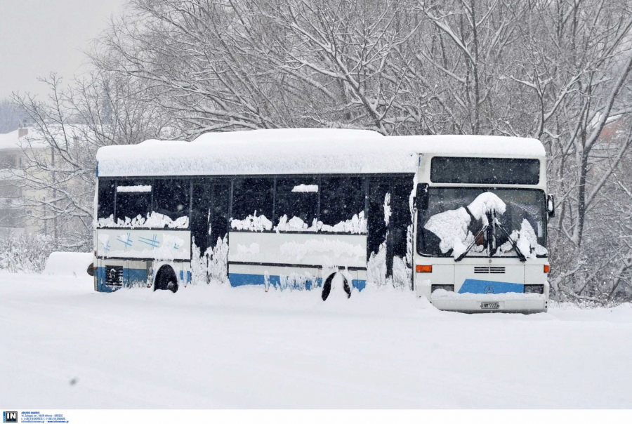 Ωρωπός: Απεγκλωβισμός λεωφορείου που ακινητοποιήθηκε λόγω της ισχυρής χιονόπτωσης