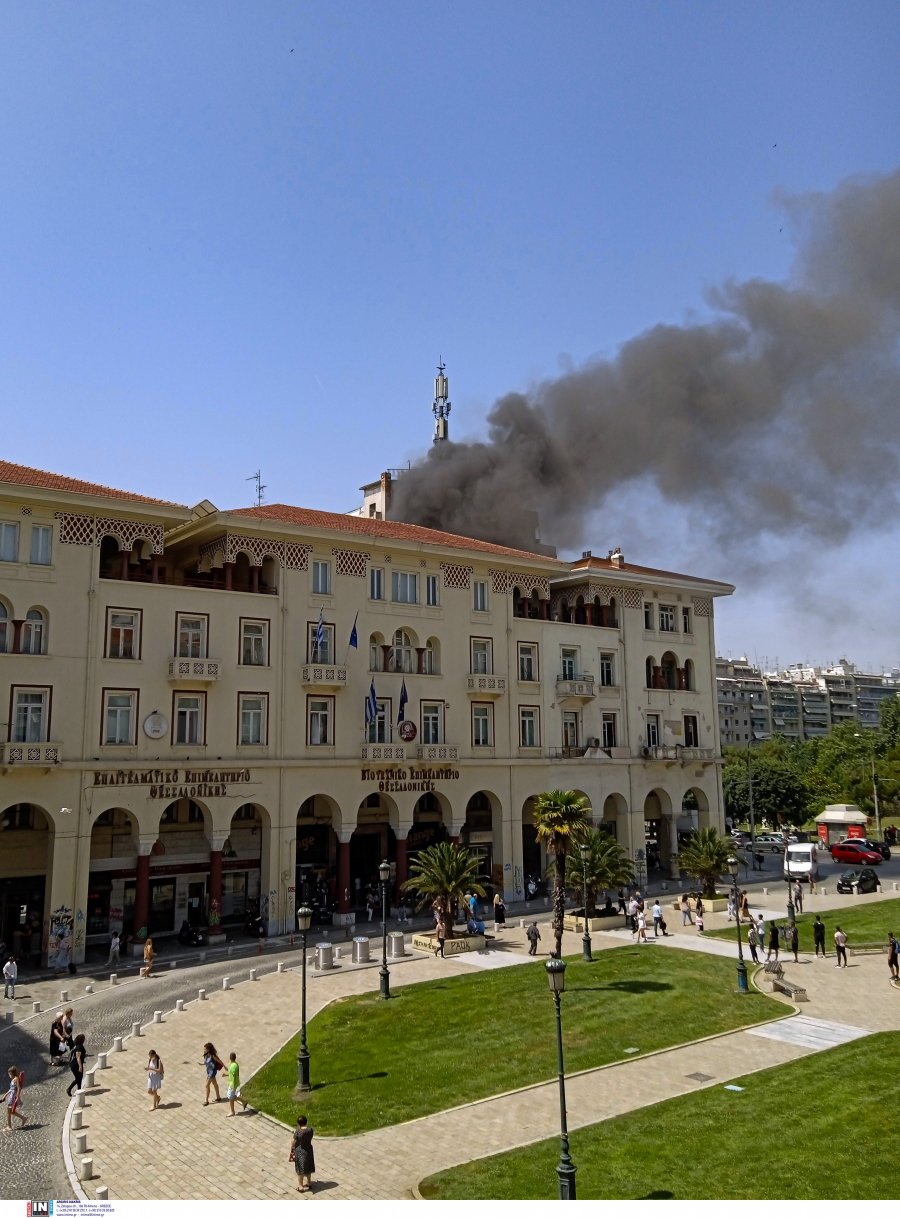 Θεσσαλονίκη: Φωτιά στο κτήριο του Βιοτεχνικού Επιμελητηρίου, απομακρύνουν μαθητές από παρακείμενο σχολείο | e-sterea.gr