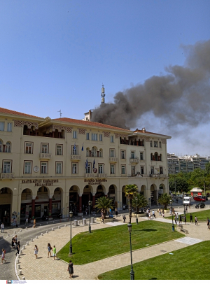 Συναγερμός στη Θεσσαλονίκη: Φωτιά στο κτήριο του Βιοτεχνικού Επιμελητηρίου, φόβοι για εγκλωβισμένους (βίντεο)
