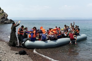 Εκατοντάδες πρόσφυγες μέσα σε ένα 24ωρο στις ακτές και τη θαλάσσια περιοχή της Λέσβου