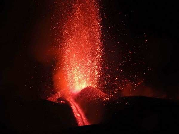 Το ηφαίστειο της Αίτνας «τσουλάει» αργά, αλλά σταθερά, προς τη θάλασσα!
