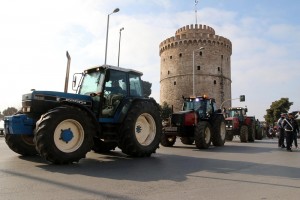 Με τα τρακτέρ τους στο κέντρο της Θεσσαλονίκης οι αγρότες