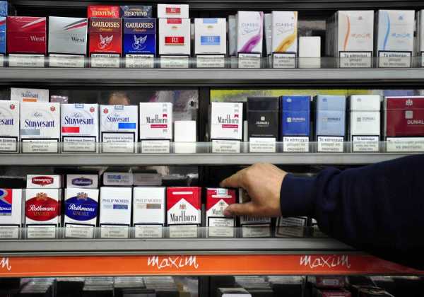 Τροπολογία βουλευτών του ΣΥΡΙΖΑ απαγορεύει στα ψιλικατζίδικα να πωλούν τσιγάρα