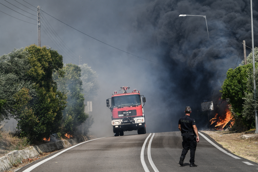 Χαλκιδική: Φωτιές σε Σιθωνία και Κασσάνδρα, έσβησε η μία