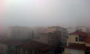 «Πνίγεται» στην αιθαλομίχλη ο Βόλος