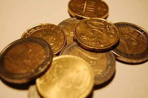 Συνάλλαγμα: Οριακή άνοδος του ευρώ στα 1,2393 δολάρια