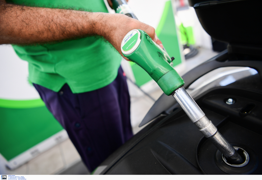 Fuel Pass 2: Πόσο θα πέσει η τιμή των καυσίμων με το επίδομα βενζίνης, αναλυτικά παραδείγματα | e-sterea.gr