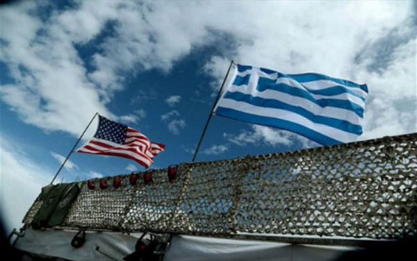 Handelsblatt: Οι ΗΠΑ ενισχύουν τη στρατιωτική παρουσία τους στην Ελλάδα