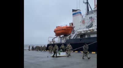 Ουκρανία: «Ανατροπή» με το Φιδονήσι, οι Ρώσοι λένε ότι 82 στρατιώτες παραδόθηκαν και «γύρισαν στις οικογένειές τους» (βίντεο)