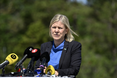 Σουηδία: Η πρωθυπουργός αποδοκίμασε βουλευτές αριστερού κόμματος που φωτογραφήθηκαν με σημαία του PKK