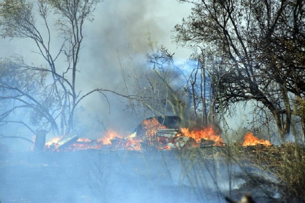 Μεγάλη φωτιά σε αγροτική περιοχή στη Λάρισα