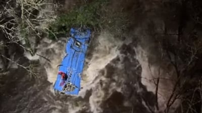 Στους πέντε οι νεκροί από την πτώση λεωφορείου σε ποτάμι της Γαλικίας
