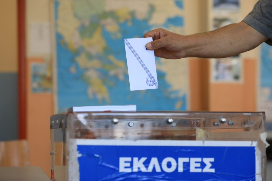 Δημοσκόπηση Metron Analysis: Νέες απώλειες για τον ΣΥΡΙΖΑ, έμεινε πίσω από το ΠΑΣΟΚ - «Αγκάθι» η ακρίβεια