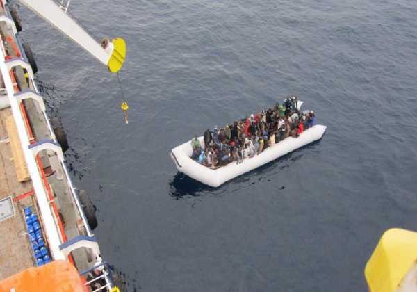 «Τσουνάμι» μεταναστών στις ακτές της Ιταλίας