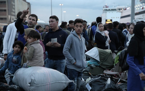 Στο λιμάνι του Πειραιά 163 μετανάστες και πρόσφυγες από τη Μυτιλήνη - Θα οδηγηθούν σε δομές φιλοξενίας