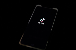 Το TikTok αλλάζει τις πρακτικές του, ευθυγραμμίζεται με τους ευρωπαϊκούς κανόνες