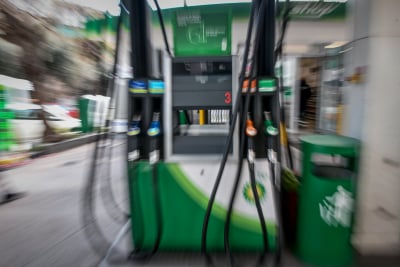 Σοκ στις τιμές βενζίνης, φόβοι ότι θα φτάσει τα 3 ευρώ το λίτρο (βίντεο)